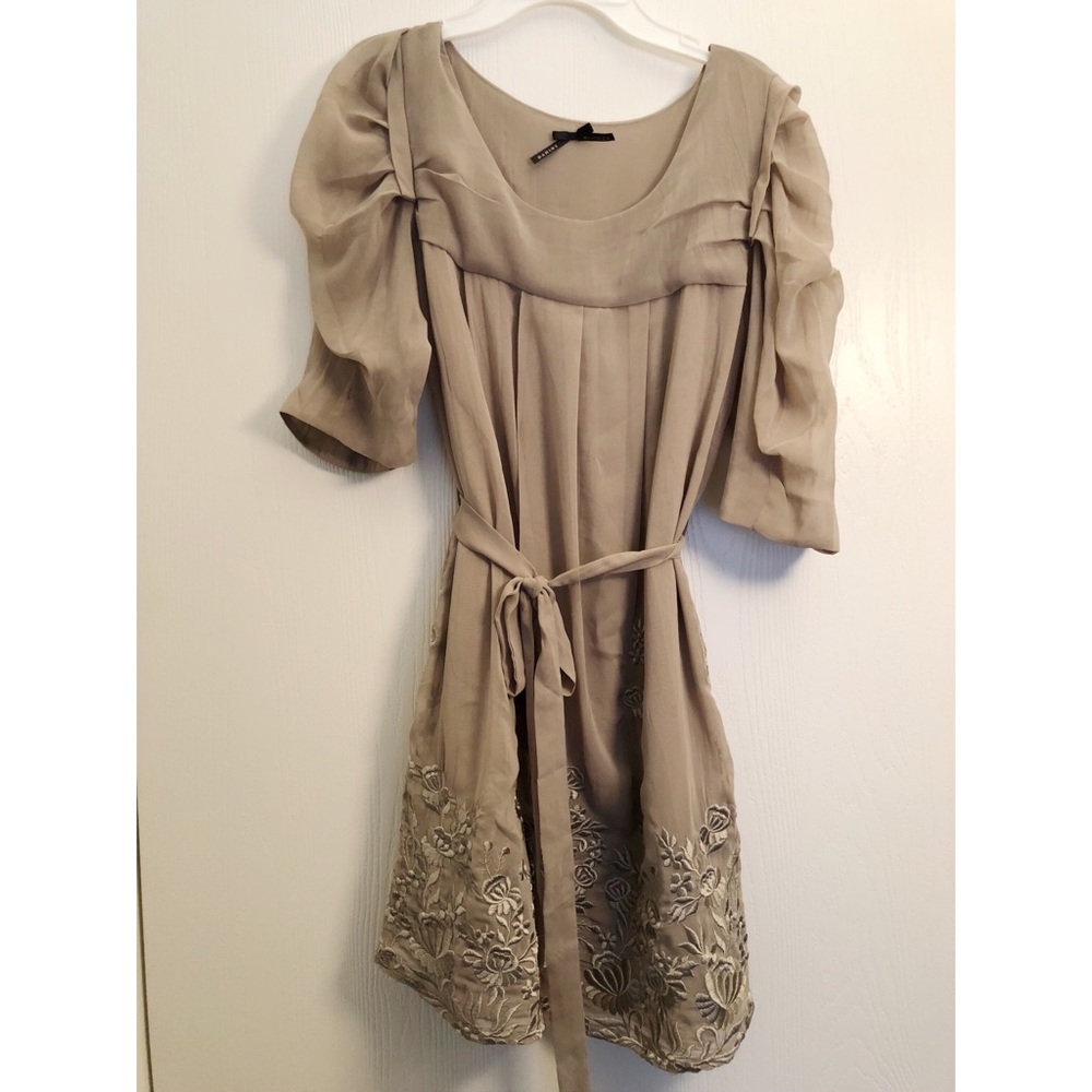 Super cute dress with flower detail and belt!